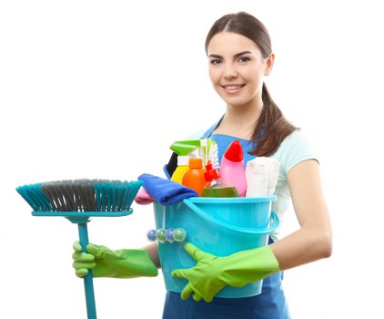 Bathroom descaling and sanitising in end of tenancy cleaning